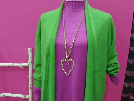 blusa morada con saco verde para dama